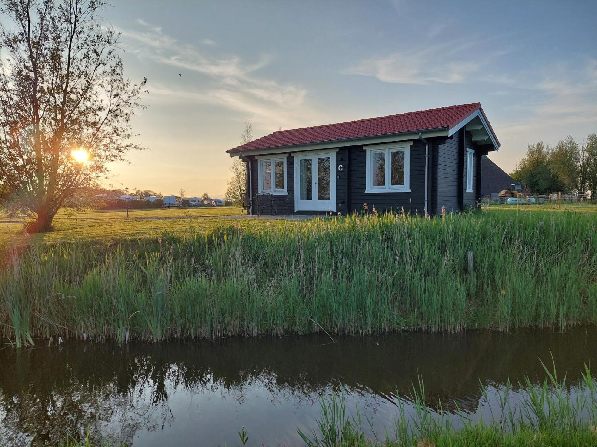 Vakantiehuisje Vlakbij Leeuwarden, Swichumer Pleats Ngoại thất bức ảnh